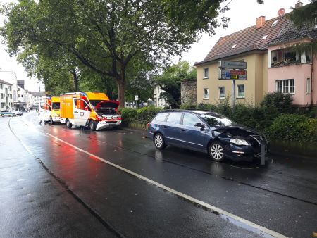 RTW und Auto sind zusammen gestoßen